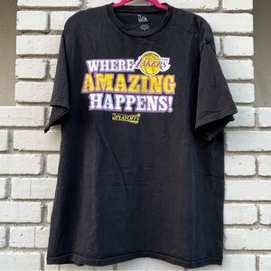 Vtg NBA LA Lakers 2010 Where Amazing Happens! Graphic T-shirt in Yellow- Size XL